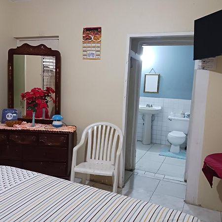 Tina'S Guest House Ocho Rios Eksteriør billede