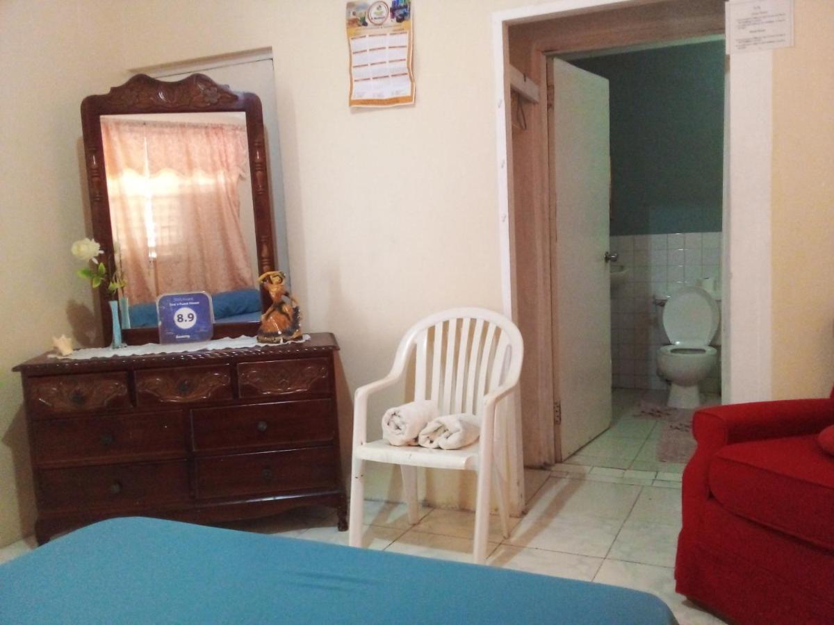 Tina'S Guest House Ocho Rios Eksteriør billede