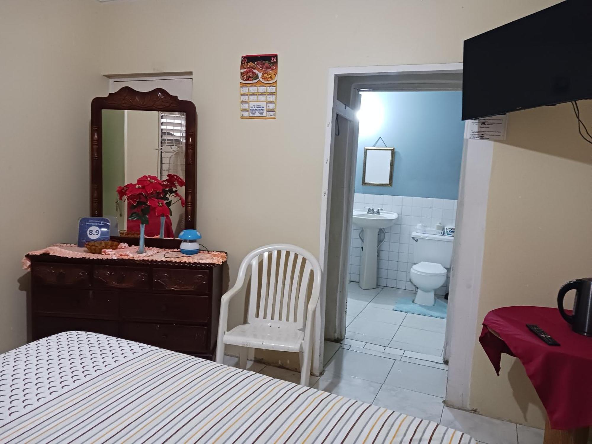 Tina'S Guest House Ocho Rios Eksteriør billede