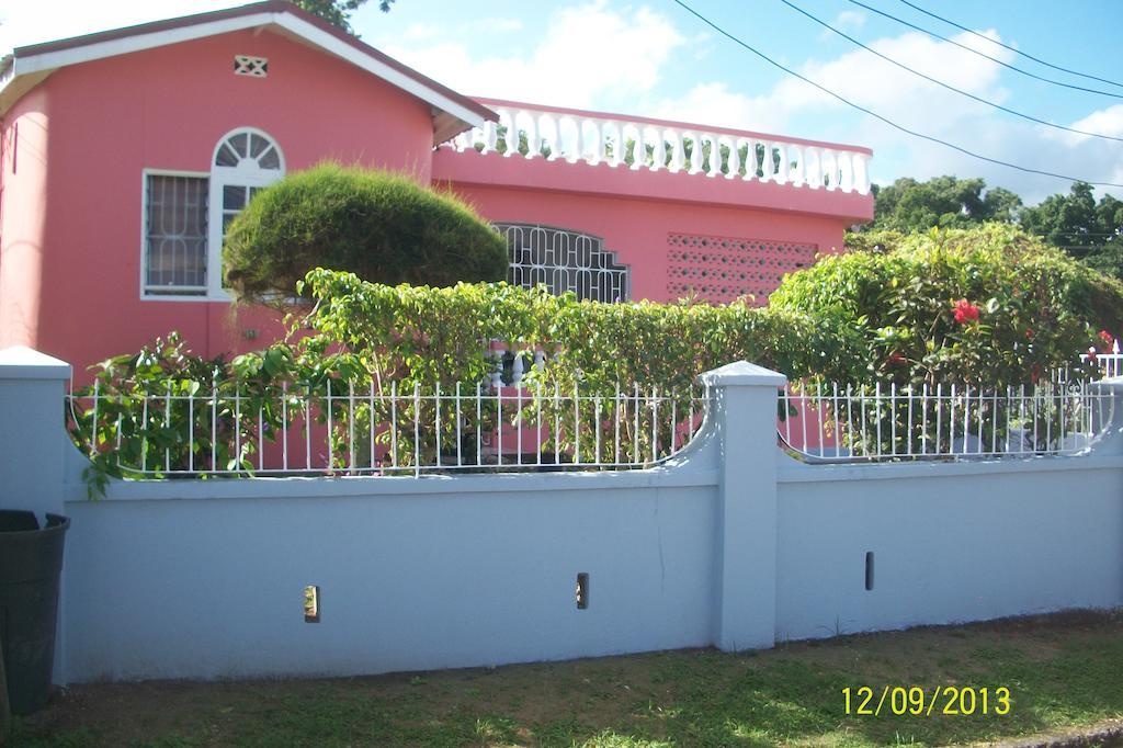 Tina'S Guest House Ocho Rios Eksteriør billede
